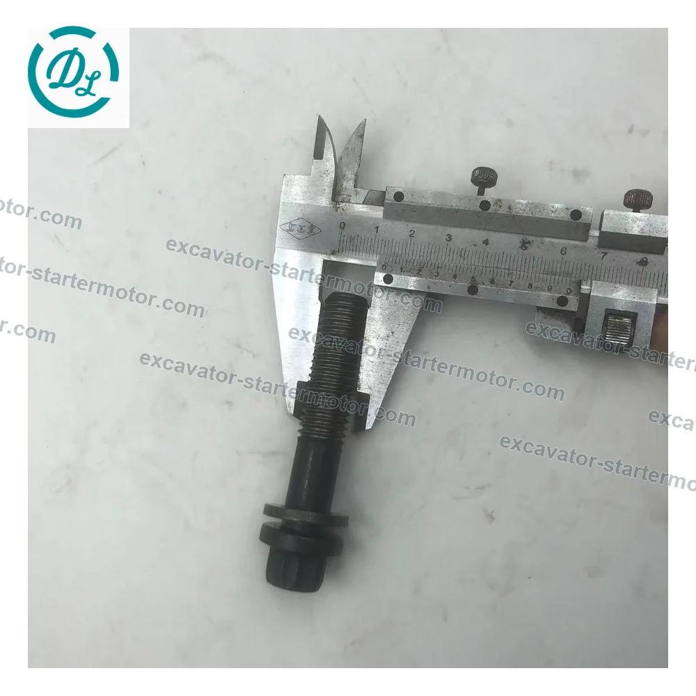 1-09070044-1 M14x67 Cylinder Head Bolt for Isuzu 6SD1, OEM/reference 1-09070044-1, M14x67 Flanged Cylinder Head Bolt, product view 3