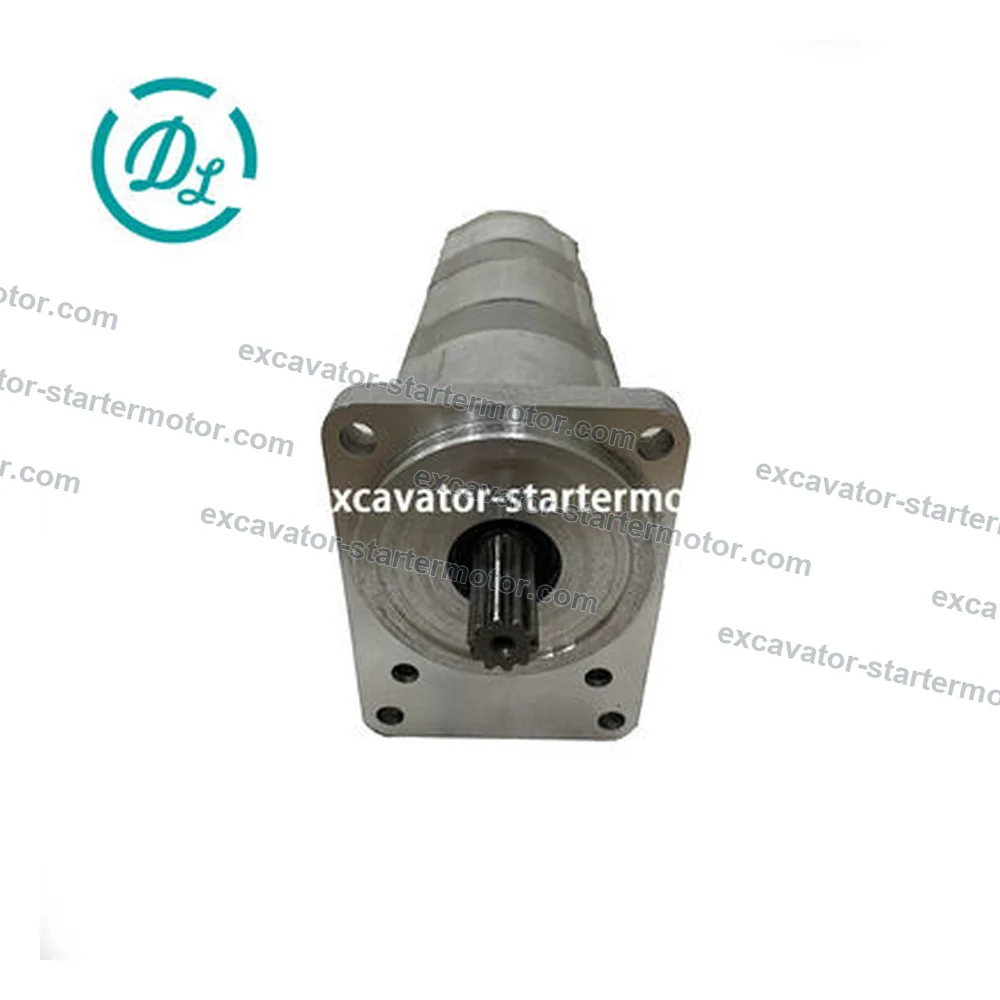 307012-8160 Triple Hydraulic Gear Pump for Kubota KX101 KX151 KX45, OEM/reference 307012-8160, Three-Section Hydraulic Gear Pump, product view 2