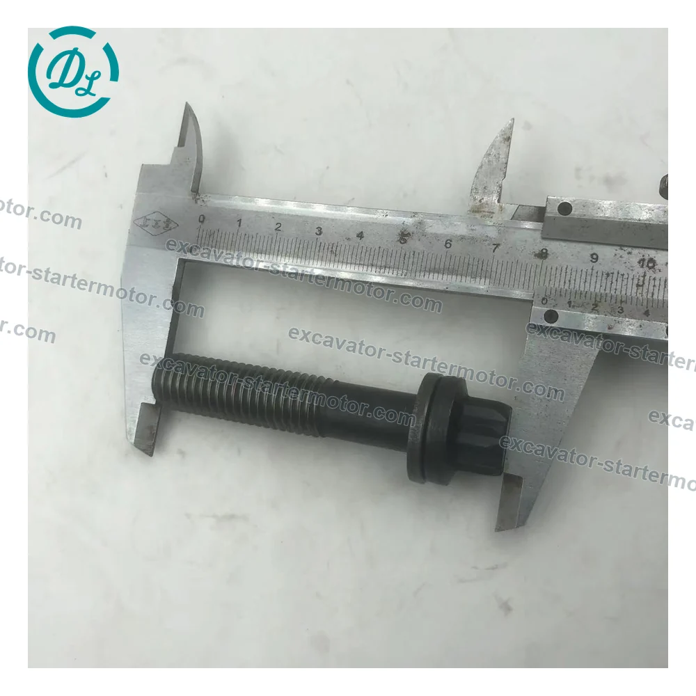 1-09070044-1 M14x67 Cylinder Head Bolt for Isuzu 6SD1, OEM/reference 1-09070044-1, M14x67 Flanged Cylinder Head Bolt, product view 2