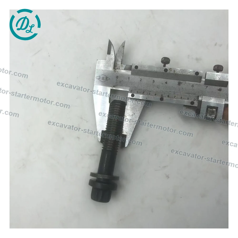 1-09070044-1 M14x67 Cylinder Head Bolt for Isuzu 6SD1, OEM/reference 1-09070044-1, M14x67 Flanged Cylinder Head Bolt, product view 3
