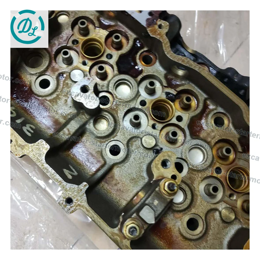 8-97606-992-5 Direct-Injection Cylinder Head for Isuzu 6HK1 Hitachi Excavators, OEM/reference 8-97606-992-5, Direct-Injection Cylinder Head Assembly, product view 4